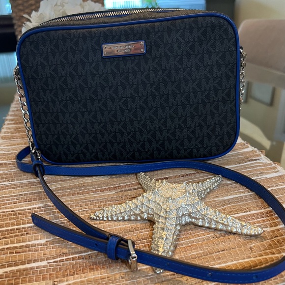 NWOT Michael Kors, Black Logo, Jet Set Camera Shoulder Bag - Picture 1 of 16